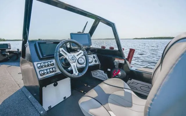 Slide: The Image of Kingfisher Arrow Sport 1925 2026 - 9