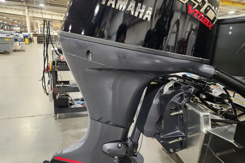 Slide: The Image of 2026 Avalon LSZ Cruise Rear Bench with Yamaha VMAX outboard motor in a workshop. - 21