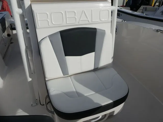 Slide: The Image of Robalo R200 Center Console 2023 - 13