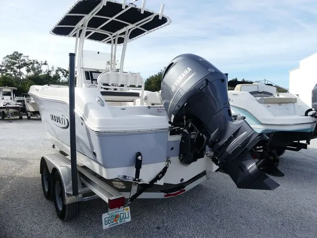 Slide: The Image of Robalo R200 Center Console 2023 - 3