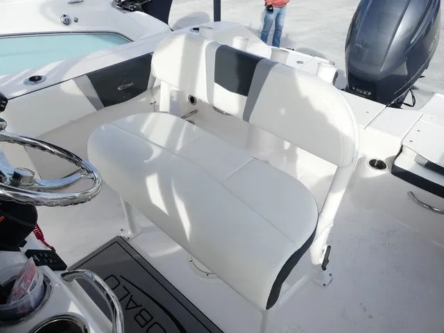 Slide: The Image of Robalo R200 Center Console 2023 - 9