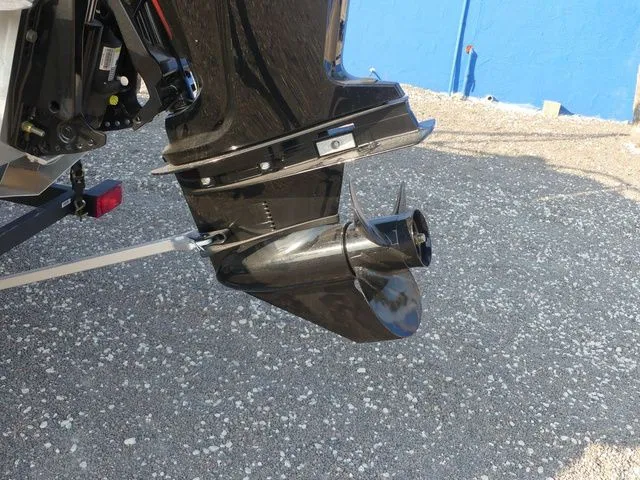 Slide: The Image of Sun Tracker Fishin' Barge 20 DLX 2026 - 12