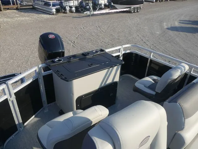 Slide: The Image of Sun Tracker Fishin' Barge 20 DLX 2026 - 14