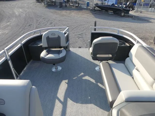 Slide: The Image of Sun Tracker Fishin' Barge 20 DLX 2026 - 15