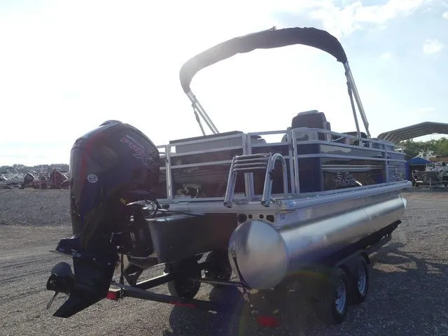 Slide: The Image of Sun Tracker Fishin' Barge 20 DLX 2026 - 4