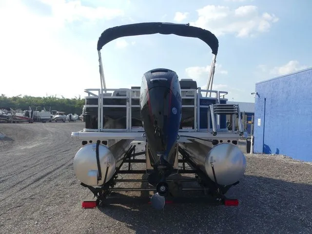 Slide: The Image of Sun Tracker Fishin' Barge 20 DLX 2026 - 5