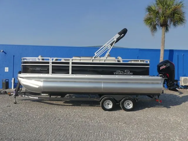 Slide: The Image of Sun Tracker Fishin' Barge 20 DLX 2026 - 7