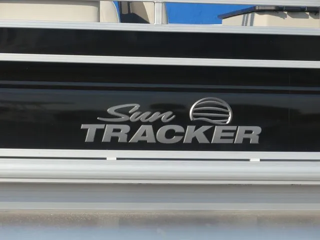 Slide: The Image of Sun Tracker Fishin' Barge 20 DLX 2026 - 8