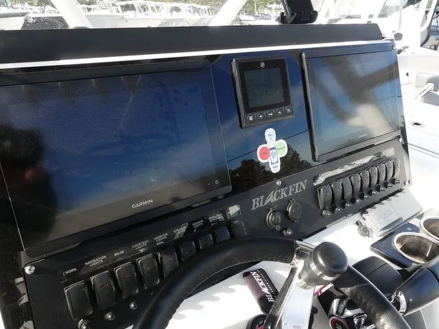 Slide: The Image of Blackfin 252 CC 2023 - 10