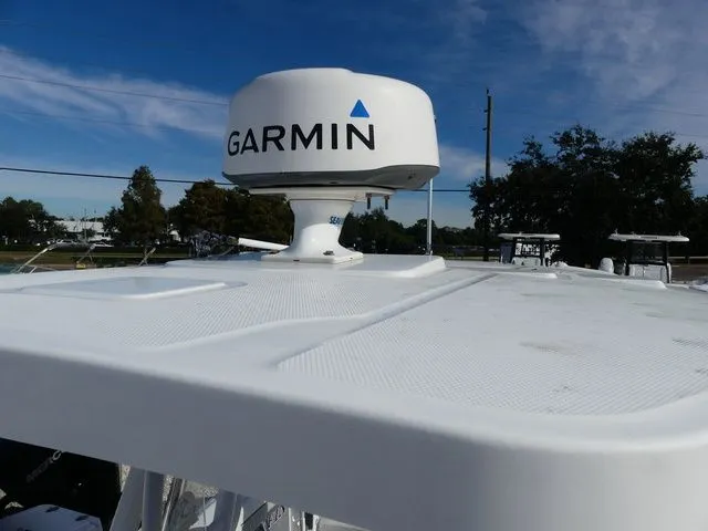 Slide: The Image of Blackfin 252 CC 2023 - 20