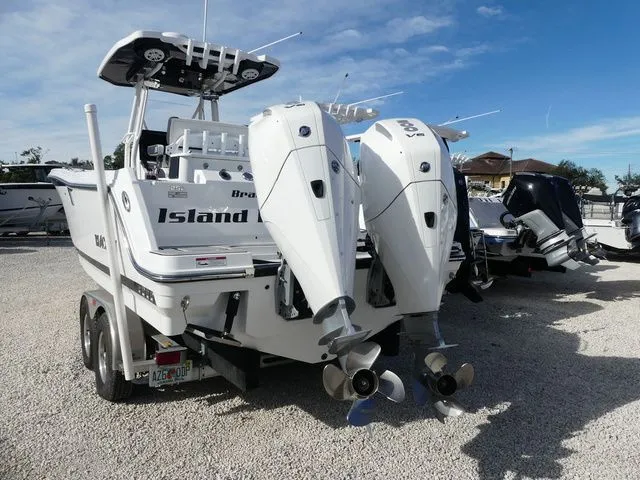 Slide: The Image of Blackfin 252 CC 2023 - 4