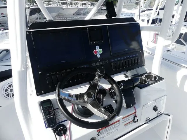 Slide: The Image of Blackfin 252 CC 2023 - 9