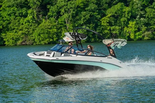 Slide: The Image of Yamaha AR 195 BOTH COLORS AVAILABLE 2026 - 6