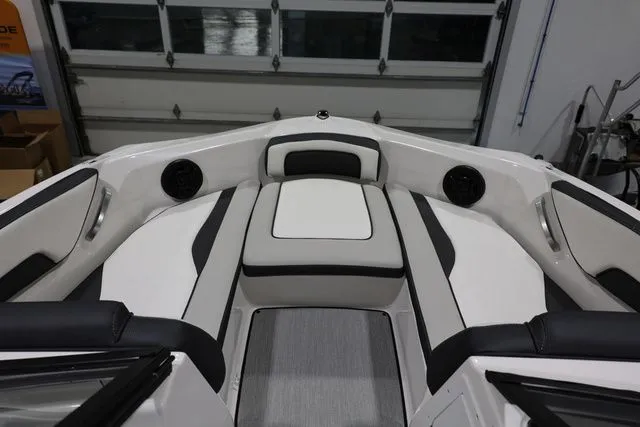 Slide: The Image of Yamaha AR 195 BOTH COLORS AVAILABLE 2026 - 19