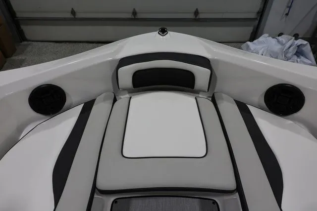 Slide: The Image of Yamaha AR 195 BOTH COLORS AVAILABLE 2026 - 21