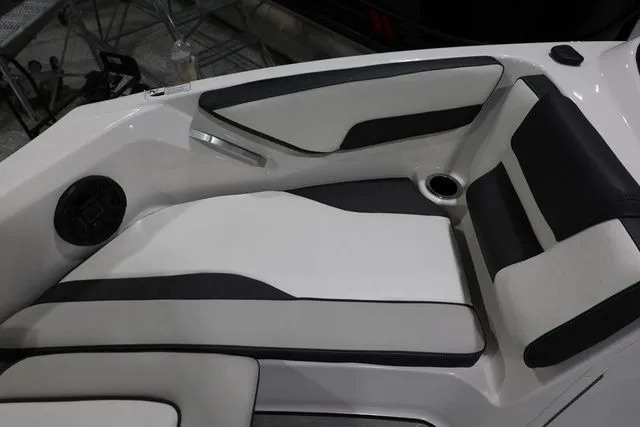 Slide: The Image of Yamaha AR 195 BOTH COLORS AVAILABLE 2026 - 22