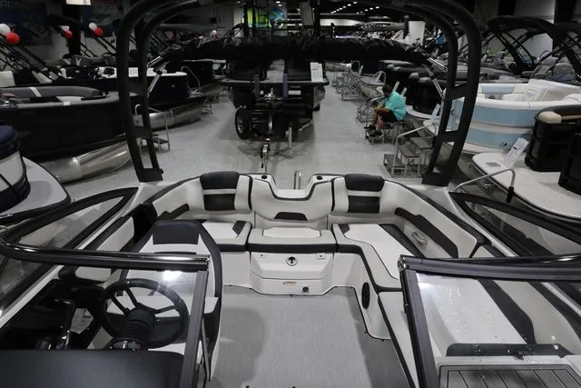 Slide: The Image of Yamaha AR 195 BOTH COLORS AVAILABLE 2026 - 23