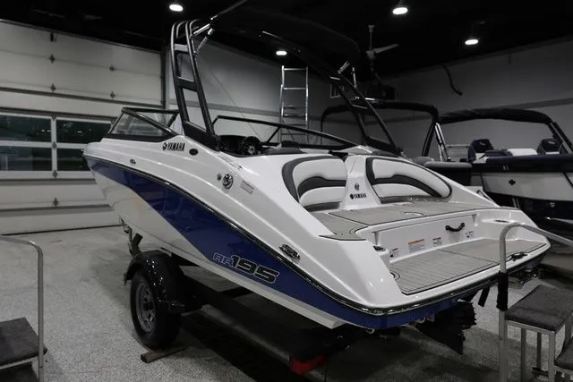 Slide: The Image of Yamaha AR 195 BOTH COLORS AVAILABLE 2026 - 4