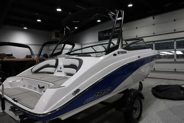 Slide: The Image of Yamaha AR 195 BOTH COLORS AVAILABLE 2026 - 6