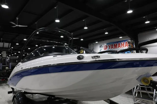 Slide: The Image of Yamaha AR 195 BOTH COLORS AVAILABLE 2026 - 8