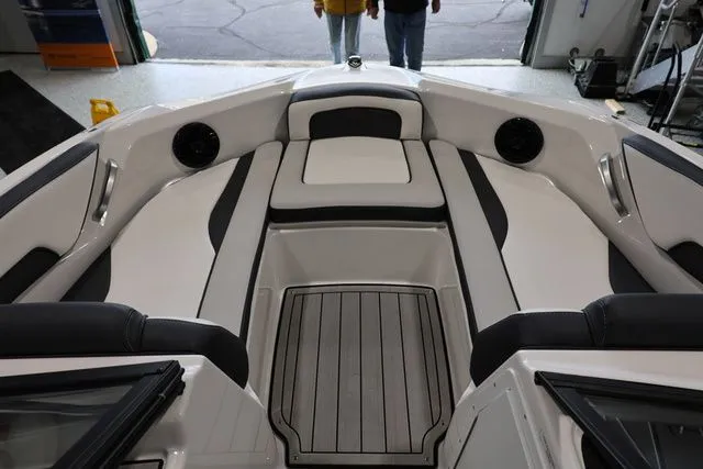 Slide: The Image of Yamaha 195 S BOTH COLOR AVAILABLE 2026 - 13