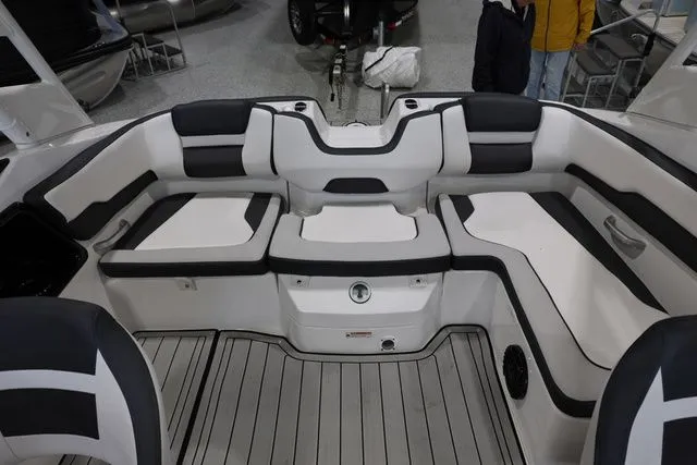 Slide: The Image of Yamaha 195 S BOTH COLOR AVAILABLE 2026 - 15