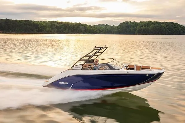 Slide: The Image of Yamaha 222 SE BOTH COLORS AVAILABLE 2026 - 3