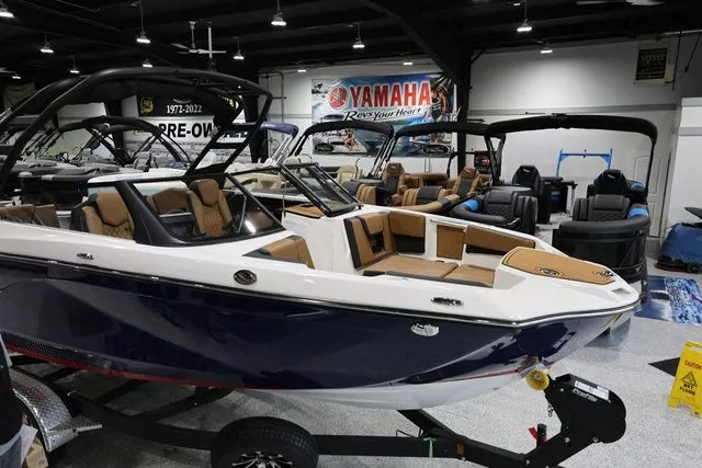 Slide: The Image of Yamaha 222 SE BOTH COLORS AVAILABLE 2026 - 8