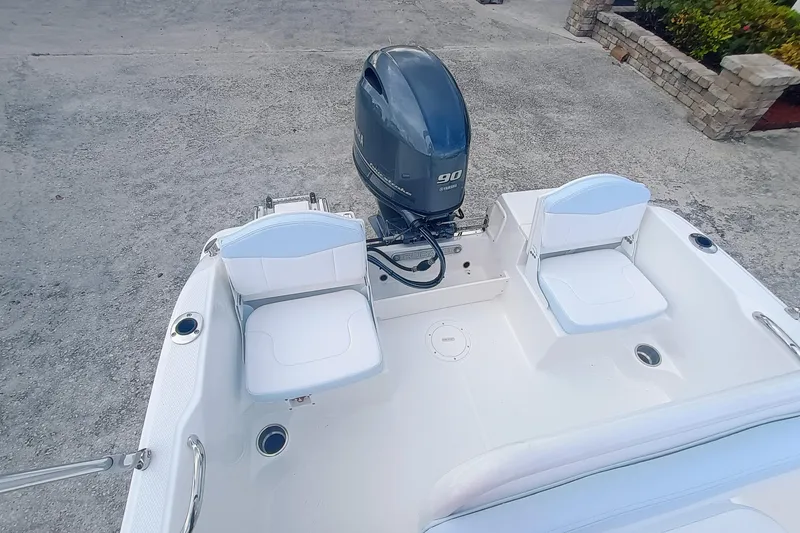 Slide: The Image of 2026 Robalo R160 Center Console boat with Yamaha 90 engine, featuring dual seating. - 10