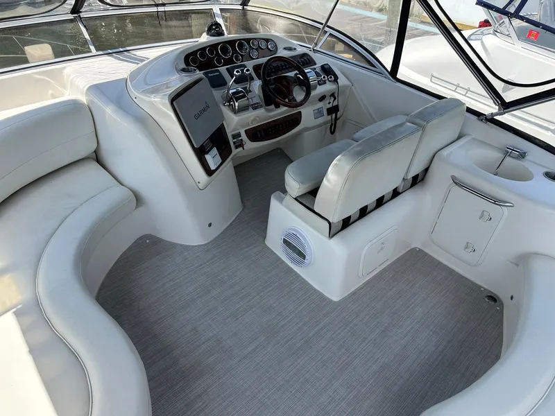Slide: The Image of 2007 Meridian 411 Sedan helm with modern controls and comfortable seating. - 32