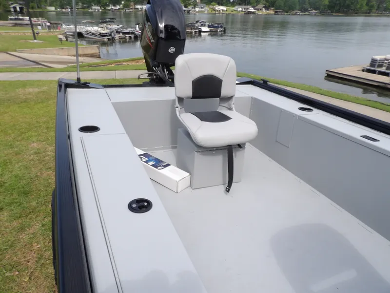 Slide: The Image of Crestliner C16OS OUTLOOK STICK STEER 2025 - 15