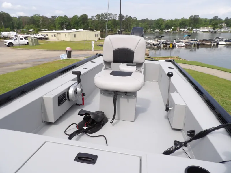 Slide: The Image of Crestliner C16OS OUTLOOK STICK STEER 2025 - 10