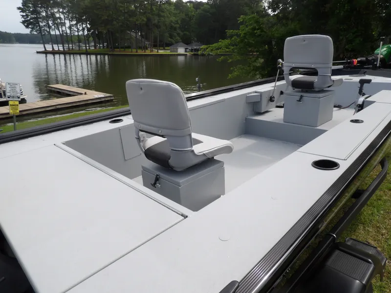 Slide: The Image of Crestliner C16OS OUTLOOK STICK STEER 2025 - 14