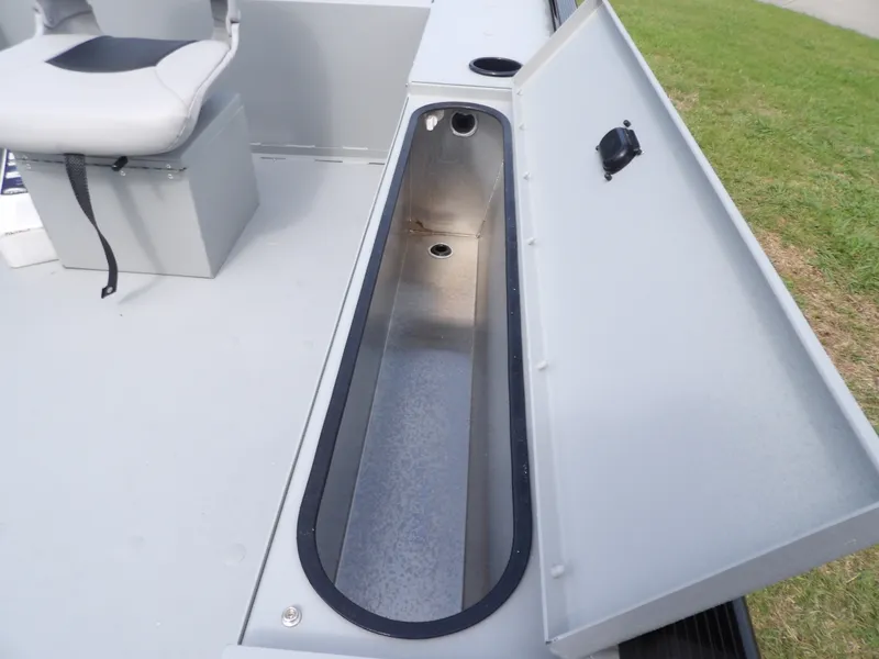 Slide: The Image of Crestliner C16OS OUTLOOK STICK STEER 2025 - 20