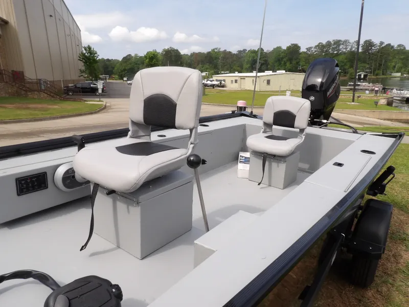 Slide: The Image of Crestliner C16OS OUTLOOK STICK STEER 2025 - 12