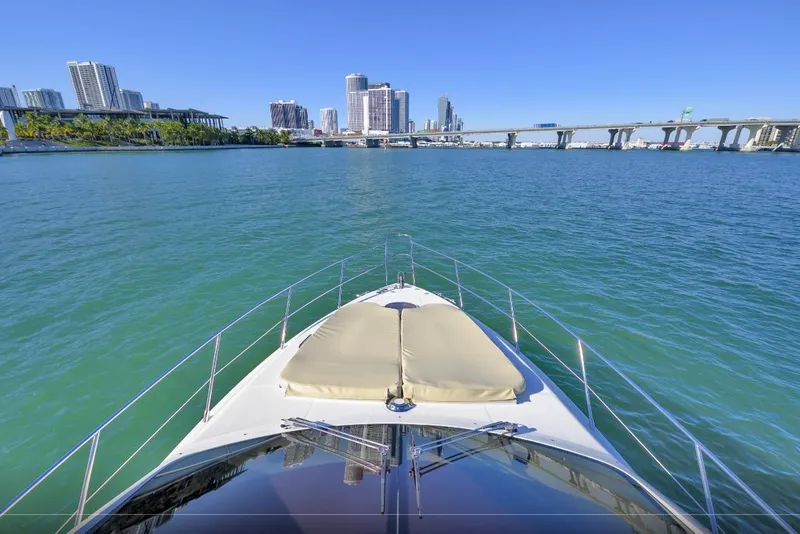 Slide: The Image of Bow view of 2006 Azimut Fly yacht cruising near city skyline and bridge. - 4