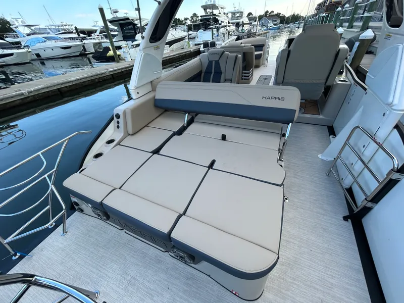 Slide: The Image of Harris Grand Mariner 250 2026 - 10