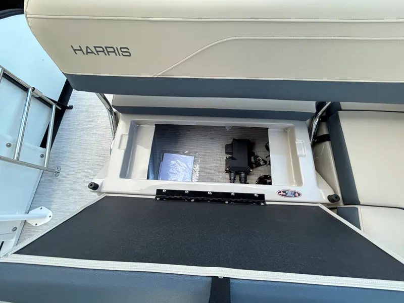Slide: The Image of Harris Grand Mariner 250 2026 - 13
