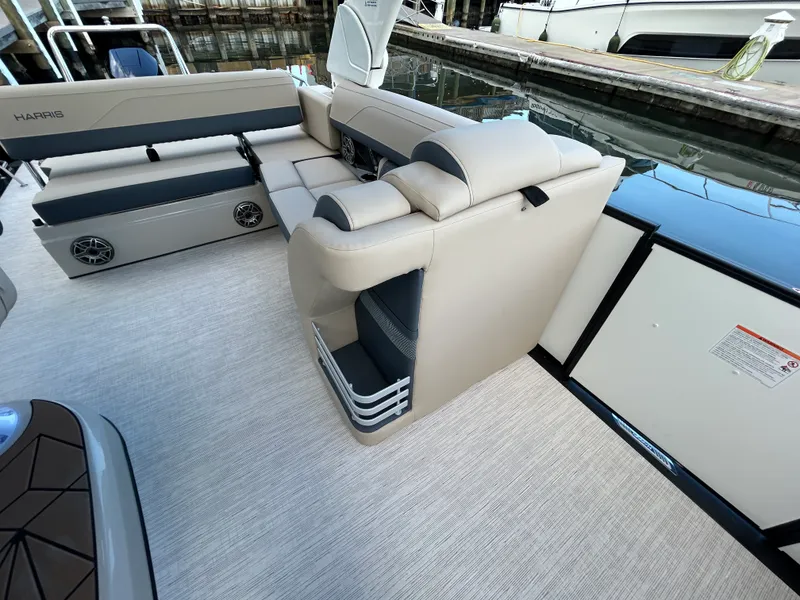Slide: The Image of Harris Grand Mariner 250 2026 - 17
