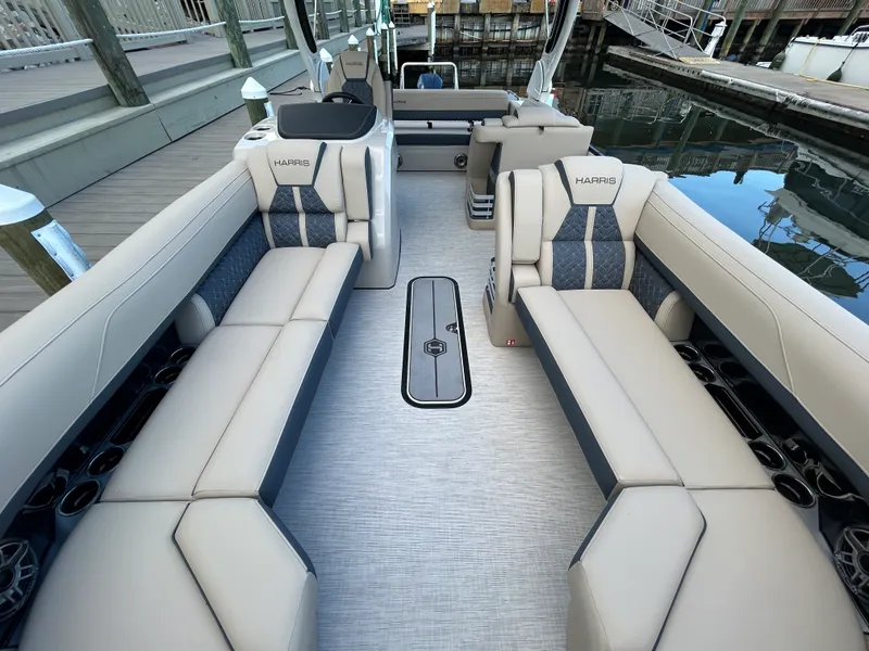 Slide: The Image of Harris Grand Mariner 250 2026 - 22