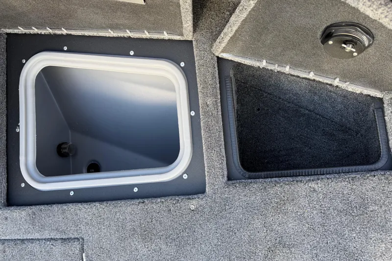 Slide: The Image of 2026 Tracker Targa V-19 Combo boat, top view, showcasing seating and layout. - 4