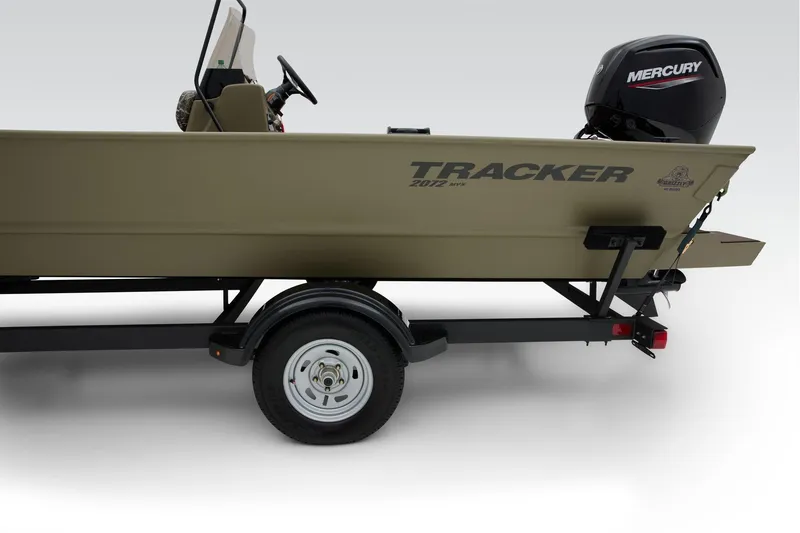 Slide: The Image of Tracker Grizzly 2072 CC 2026 - 37