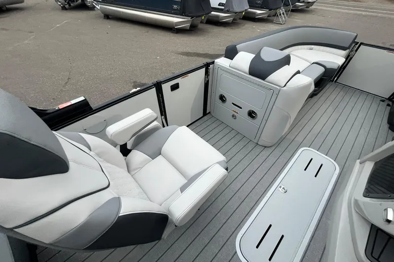 Slide: The Image of 2026 Avalon Catalina Versatile Rear Lounger with luxurious seating and modern design. - 19