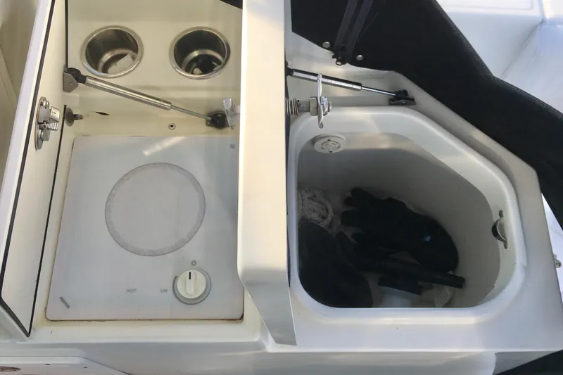 Slide: The Image of 2006 Hydra-Sports Vector 2900 VX boat interior with sink and storage compartment. - 17