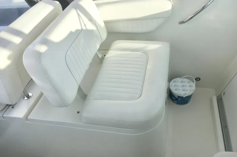 Slide: The Image of 2006 Hydra-Sports Vector 2900 VX boat interior with white cushioned seating. - 18