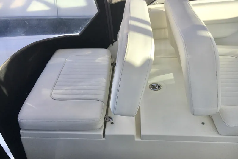 Slide: The Image of 2006 Hydra-Sports Vector 2900 VX boat interior with white cushioned seating. - 19