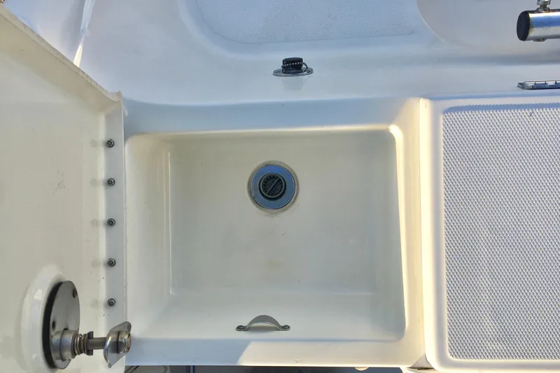 Slide: The Image of 2006 Hydra-Sports Vector 2900 VX boat sink and faucet detail. - 27