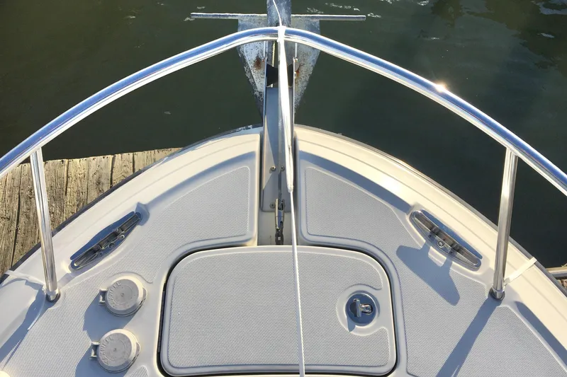Slide: The Image of Bow of 2006 Hydra-Sports Vector 2900 VX boat with anchor and railing. - 8