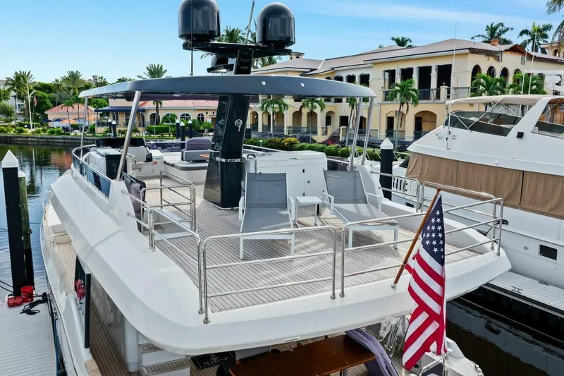 Slide: The Image of 2021 Sirena 64- DESTIN-E- Flybridge - 40