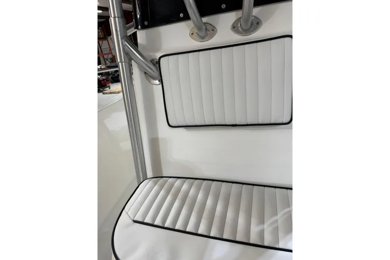 Slide: The Image of White cushioned seating on a 2000 Boston Whaler 21 Outrage boat. - 13